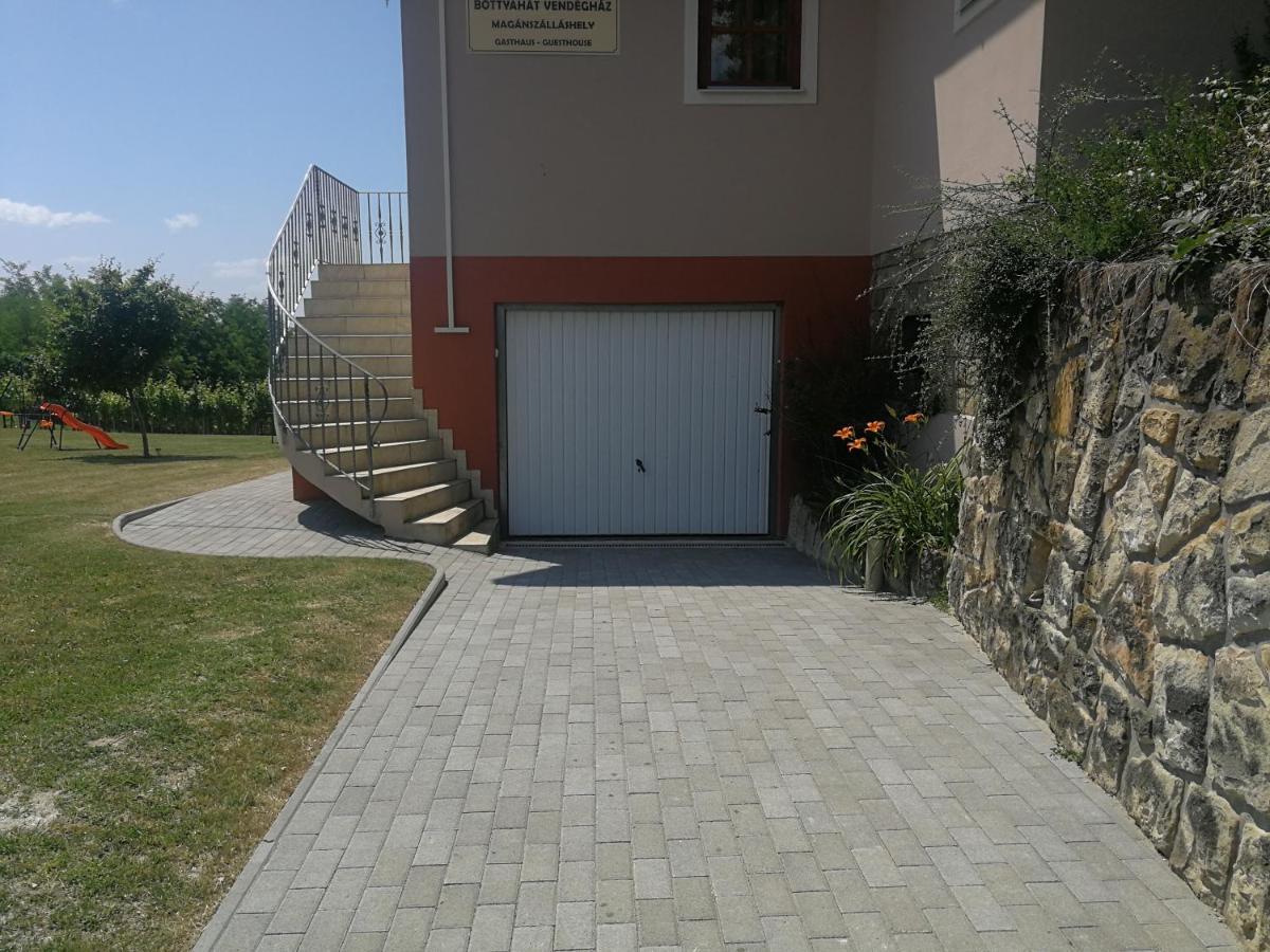 Bottyahat Guesthouse Rezi Εξωτερικό φωτογραφία